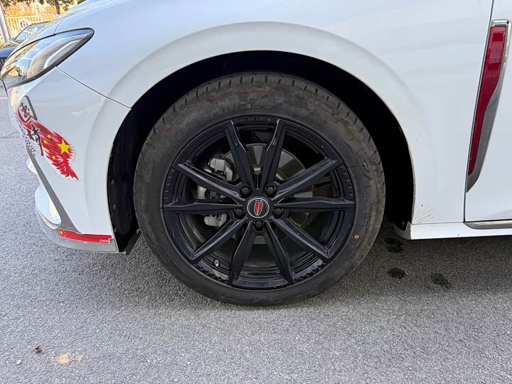 Фото 5 - Hongqi H6