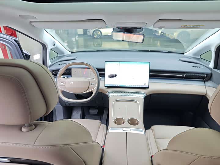 Фото 9 - XPeng X9