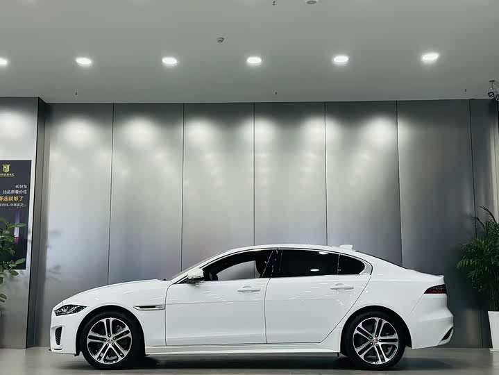 Фото 7 - Jaguar XE L