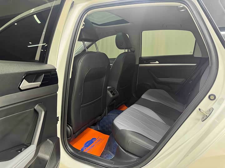 Фото 8 - Volkswagen Lavida