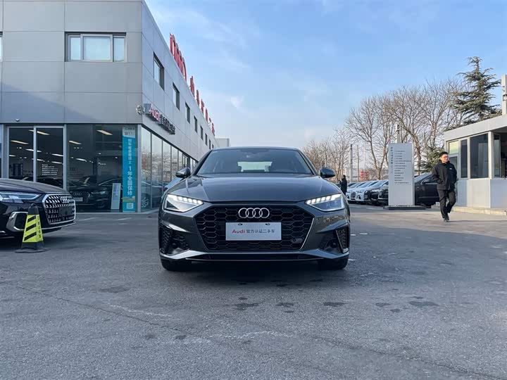 Фото 2 - Audi A4L