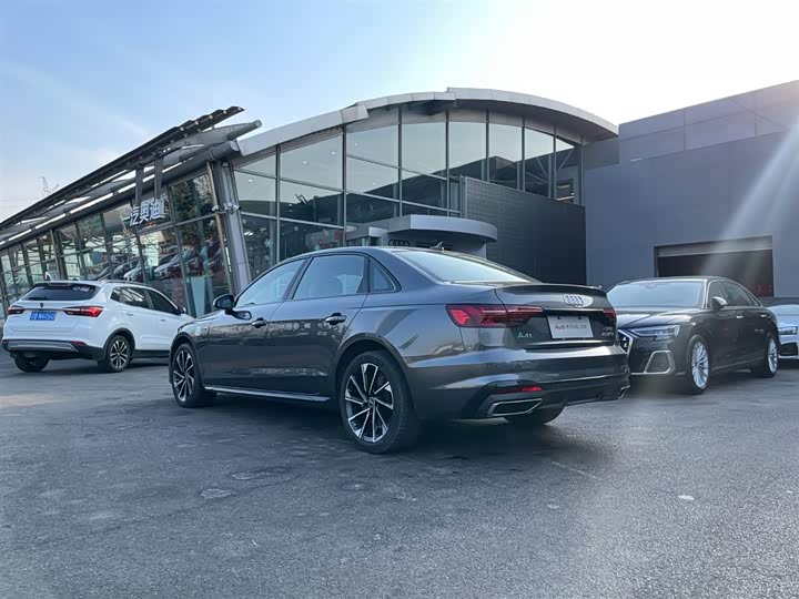 Фото 4 - Audi A4L