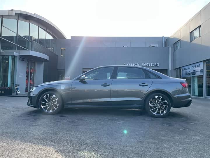 Фото 5 - Audi A4L