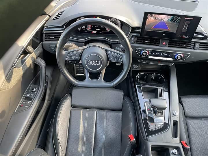 Фото 9 - Audi A4L