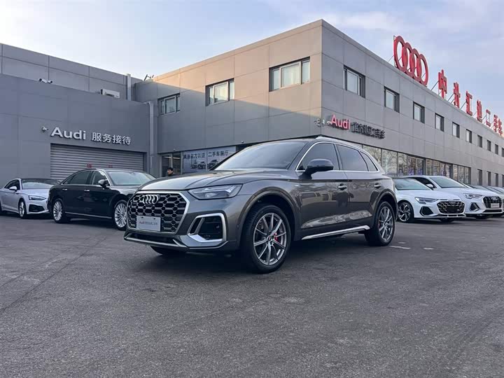 Фото 1 - Audi Q5L