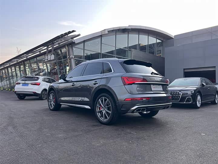 Фото 8 - Audi Q5L