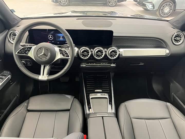 Фото 8 - Mercedes-Benz GLB-Class
