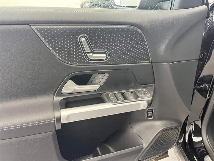 Фото 9 - Mercedes-Benz GLB-Class