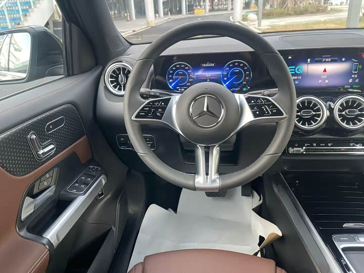 Фото 6 - Mercedes-Benz EQB