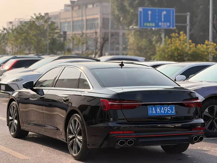 Фото 2 - Audi A6L