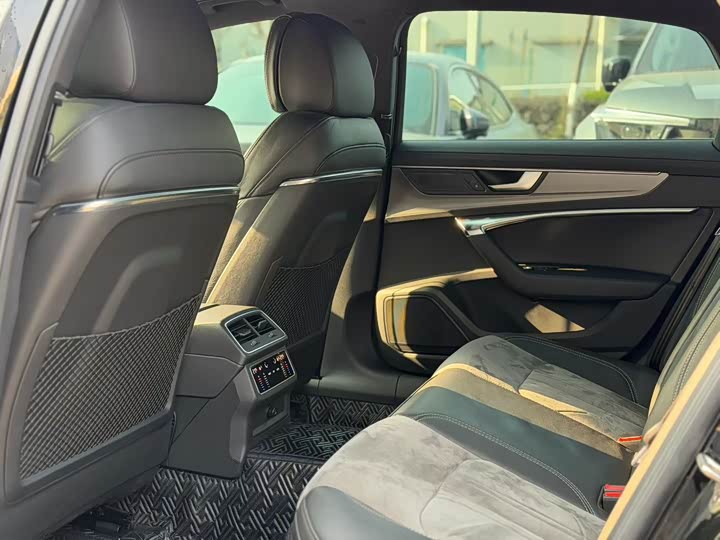 Фото 4 - Audi A6L