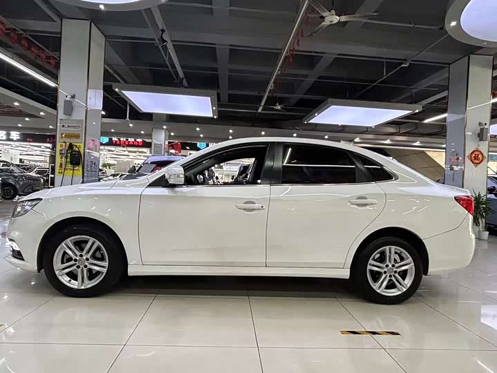 Фото 4 - Bestune B30 EV