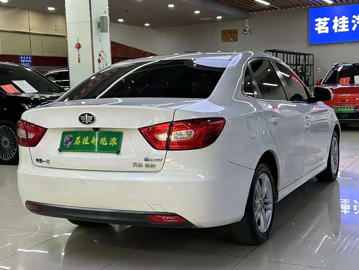 Фото 5 - Bestune B30 EV