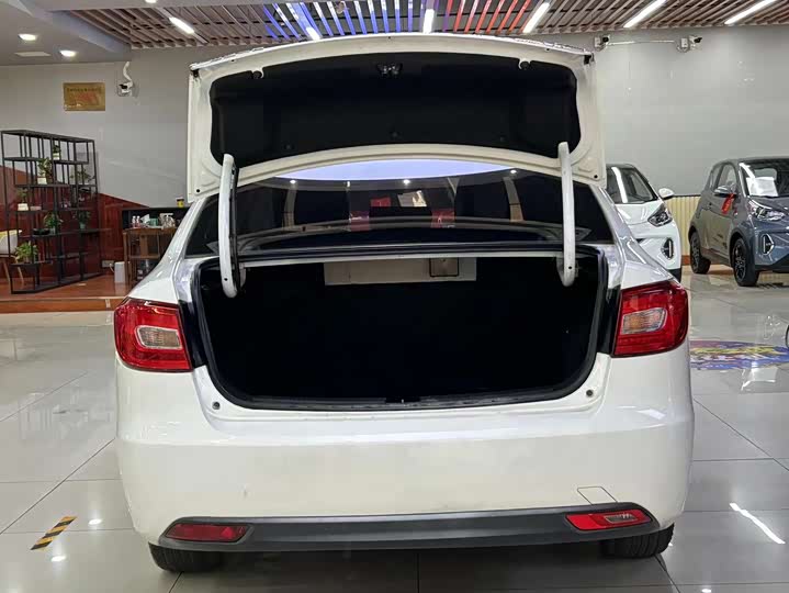 Фото 8 - Bestune B30 EV