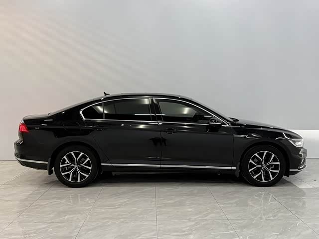 Фото 3 - Volkswagen Magotan