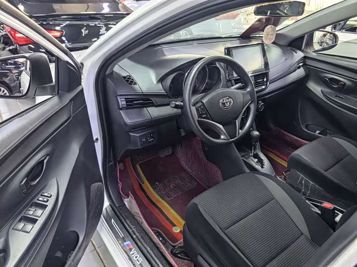 Фото 3 - Toyota Vios