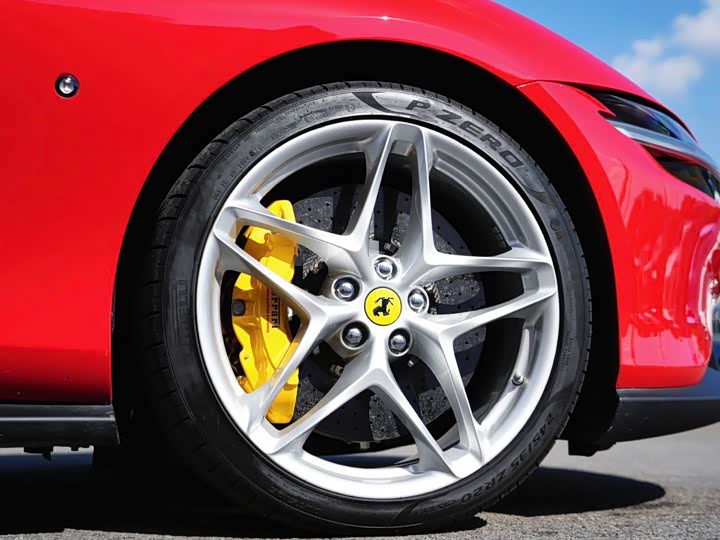 Фото 4 - Ferrari Roma