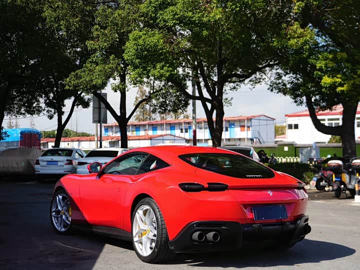 Фото 7 - Ferrari Roma