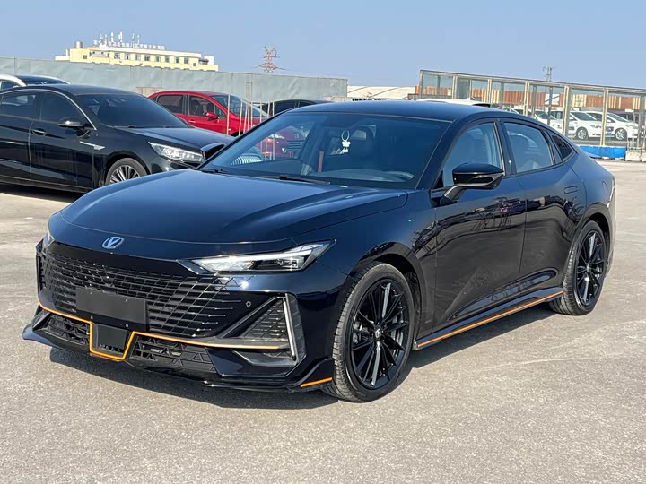 Фото 1 - Changan UNI-V