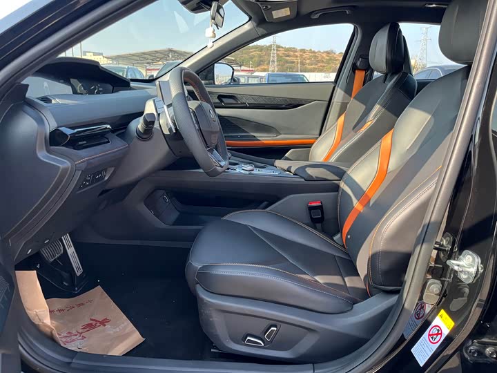 Фото 4 - Changan UNI-V