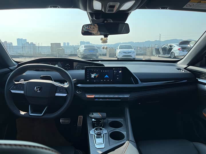 Фото 5 - Changan UNI-V