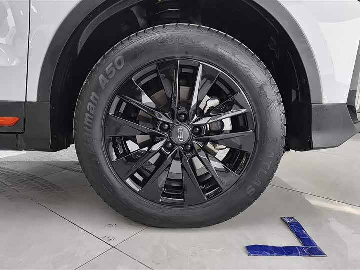 Фото 6 - Geely Atlas