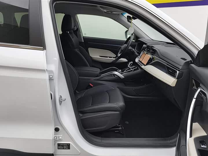 Фото 8 - Geely Atlas