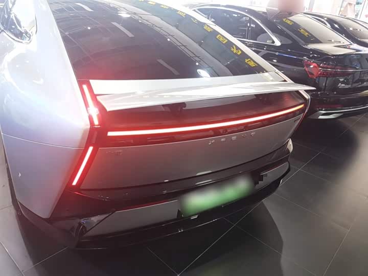 Фото 6 - XPeng P7