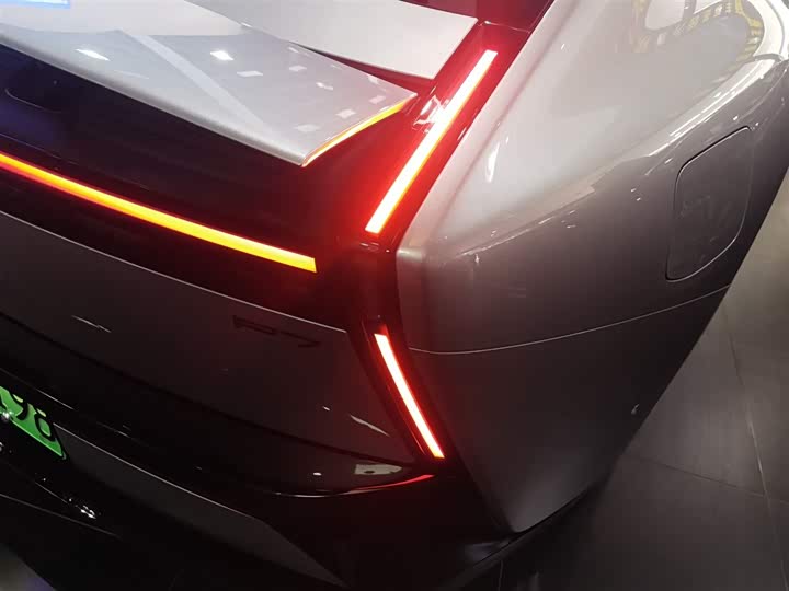 Фото 8 - XPeng P7