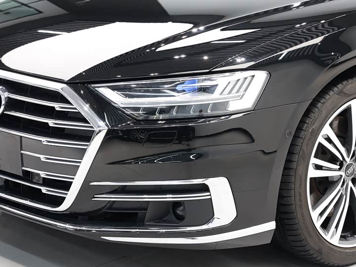 Фото 8 - Audi A8