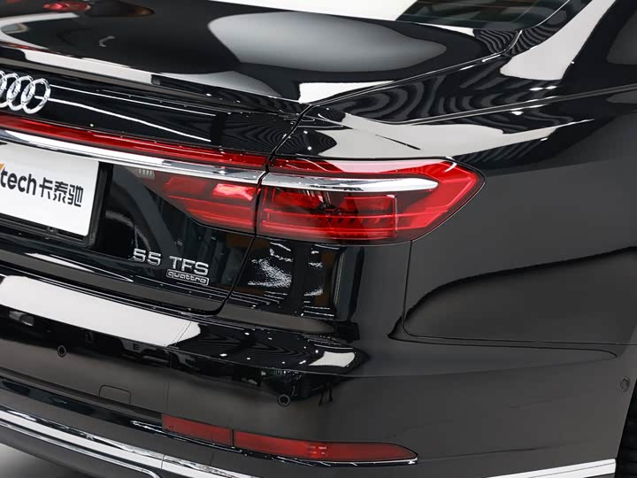 Фото 9 - Audi A8