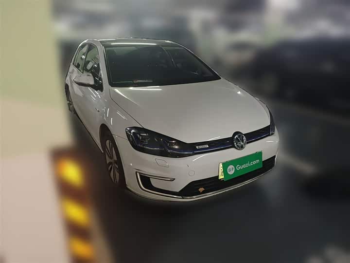 Фото 8 - Volkswagen Golf EV