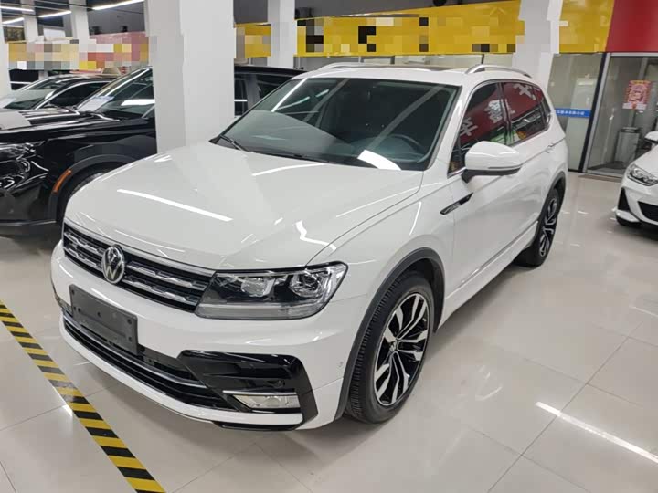 Фото 1 - Volkswagen Tiguan L Pro