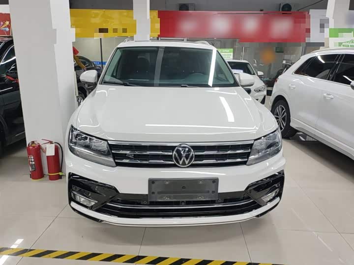 Фото 3 - Volkswagen Tiguan L Pro