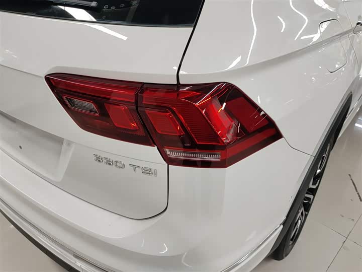 Фото 8 - Volkswagen Tiguan L Pro