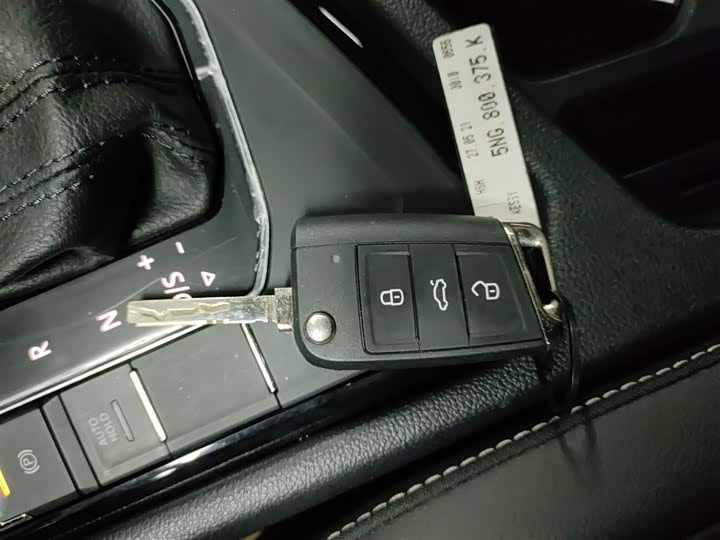 Фото 9 - Volkswagen Tiguan L Pro