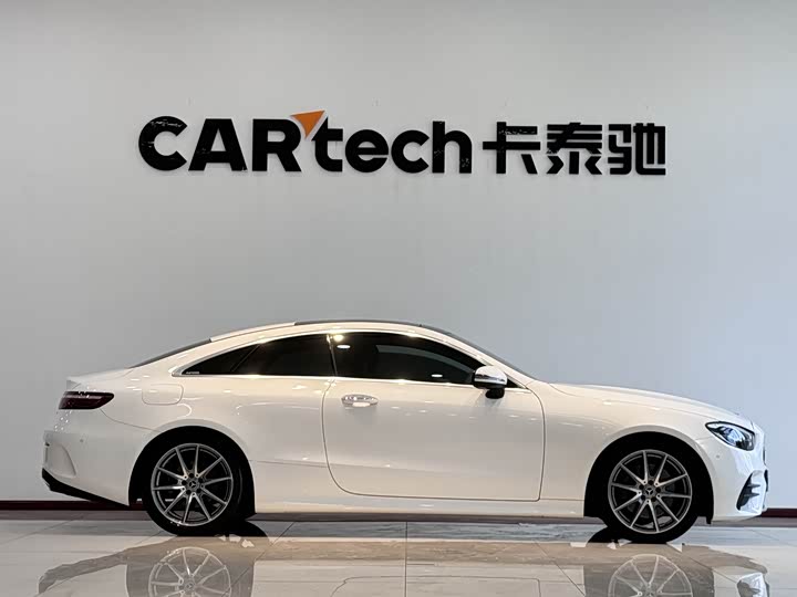 Фото 4 - Mercedes-Benz E-Class