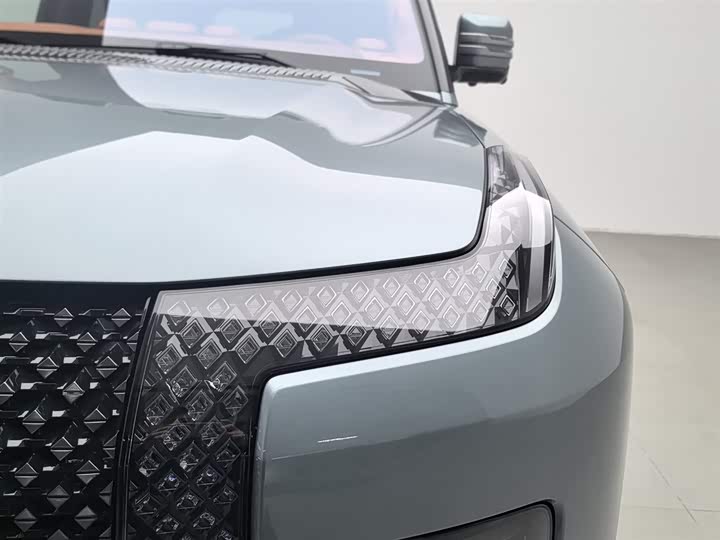 Фото 7 - BYD Yangwang U8