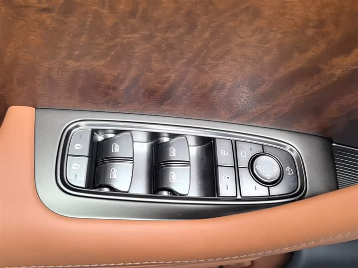 Фото 9 - BYD Yangwang U8