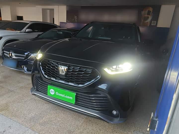 Фото 1 - Toyota Crown Kluger