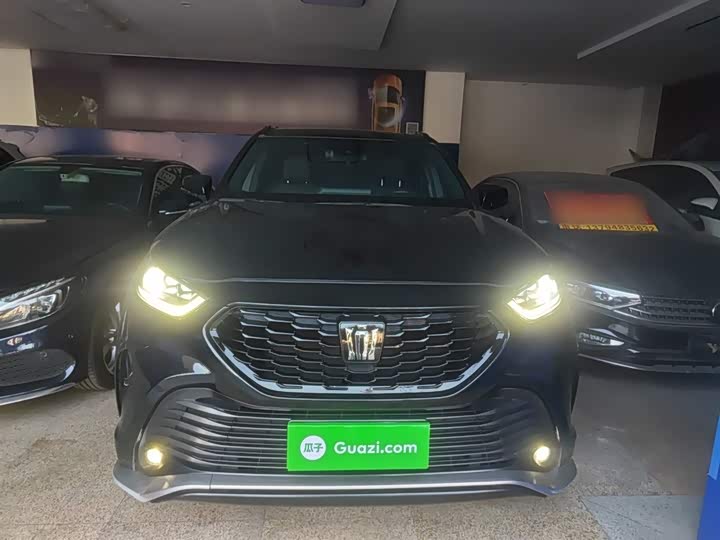 Фото 3 - Toyota Crown Kluger