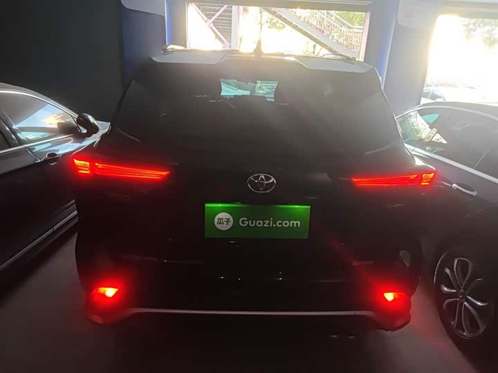 Фото 6 - Toyota Crown Kluger