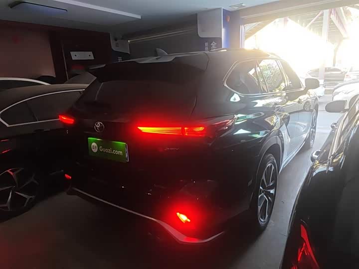 Фото 7 - Toyota Crown Kluger