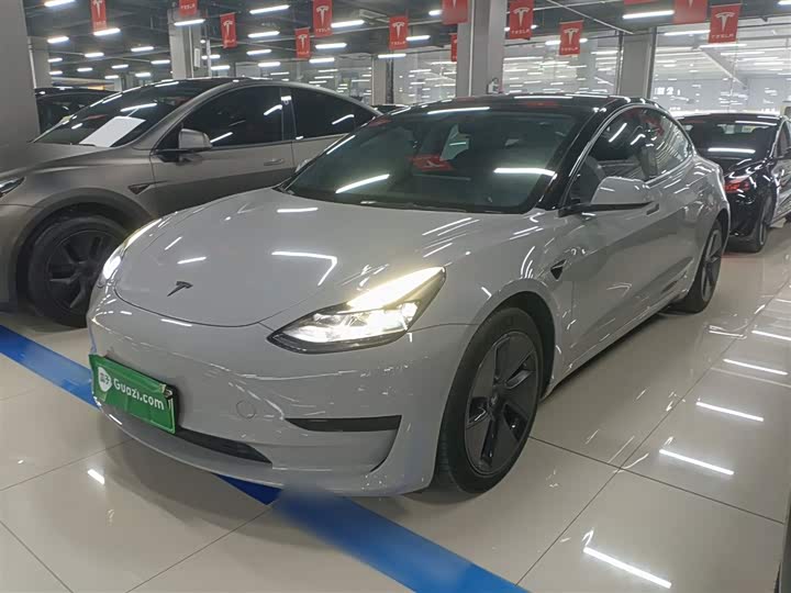 Фото 2 - Tesla Model 3
