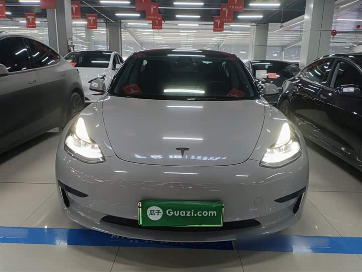 Фото 3 - Tesla Model 3