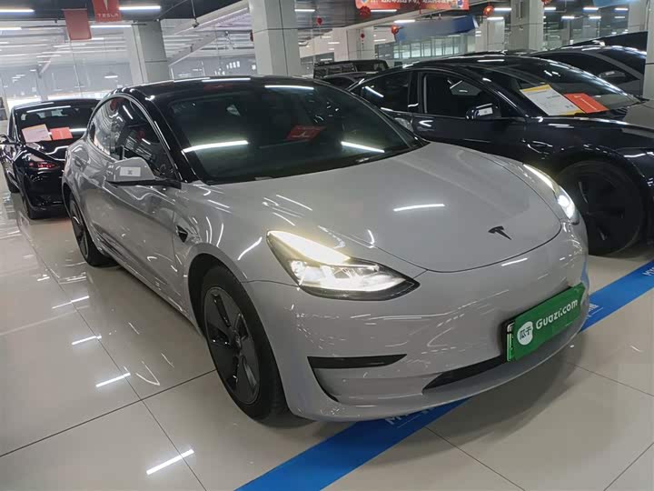 Фото 4 - Tesla Model 3