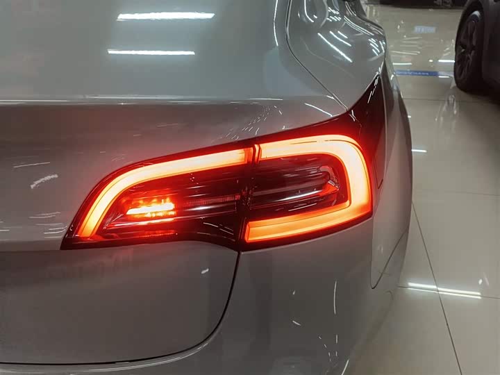 Фото 8 - Tesla Model 3