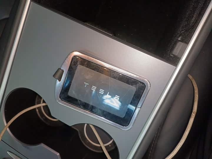 Фото 9 - Tesla Model 3