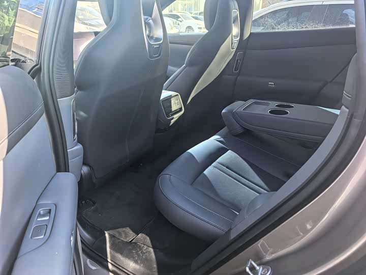 Фото 3 - Xiaomi YU7