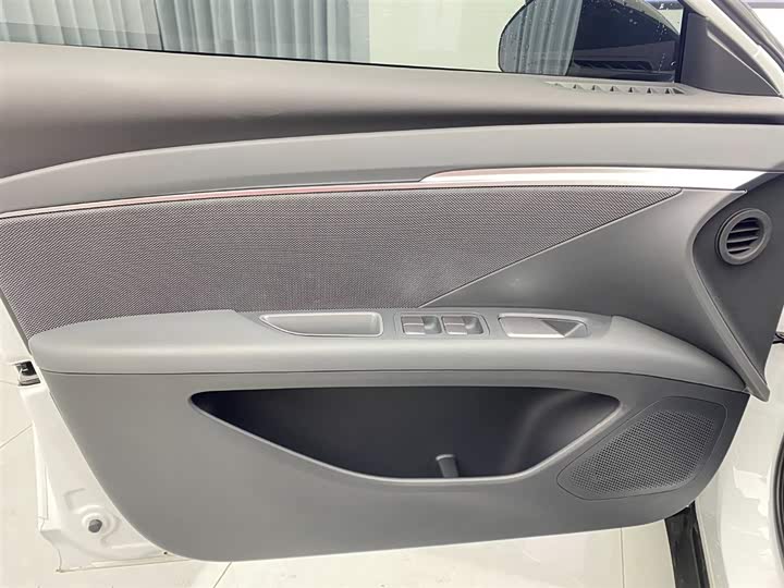 Фото 8 - XPeng Mona M03